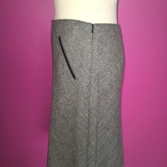 Banana Republic Ladies Wool A-Line Skirt (Size 4) - Picture 4 of 9